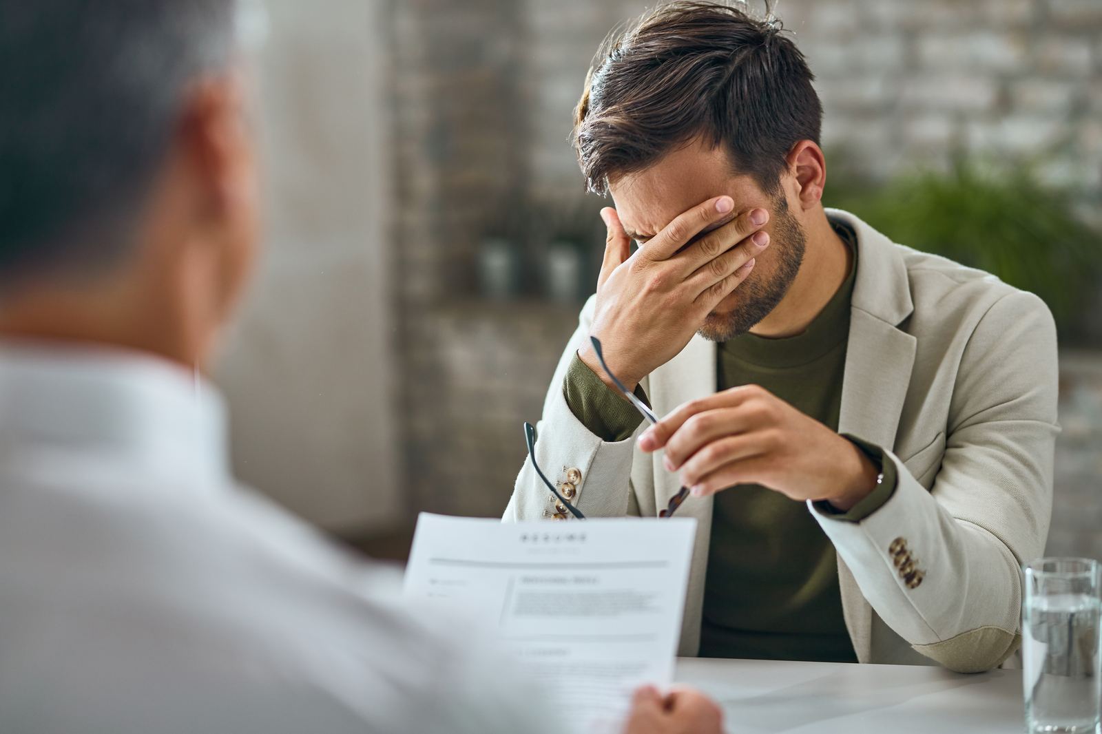 A empresa pode aplicar justa causa sem dar advertência antes?